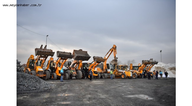 BEYLİKDÜZÜ BELEDİYESİ'NİN KARLA MÜCADELE ÇALIŞMALARI ARALIKSIZ DEVAM EDİYOR