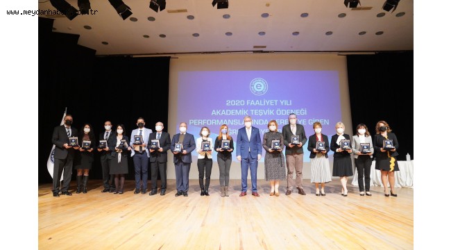 EÜ'de başarılı akademisyenler ödüllendirildi