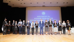 EÜ'de başarılı akademisyenler ödüllendirildi