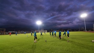 İLÇE ŞEHİR STADYUMUNDA GECE İDMANI YAPILDI