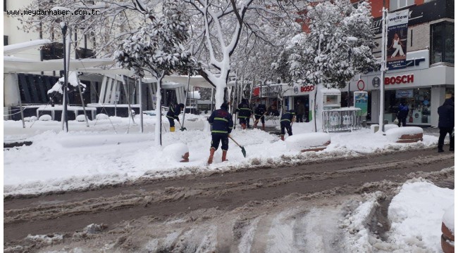 KARESİ'DE KAPSAMLI KARLA MÜCADELE ÇALIŞMASI