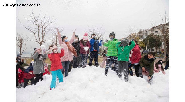 Karşıyakalı çocuklara kar sürprizi!