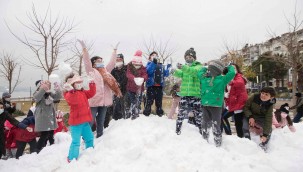 Karşıyakalı çocuklara kar sürprizi!
