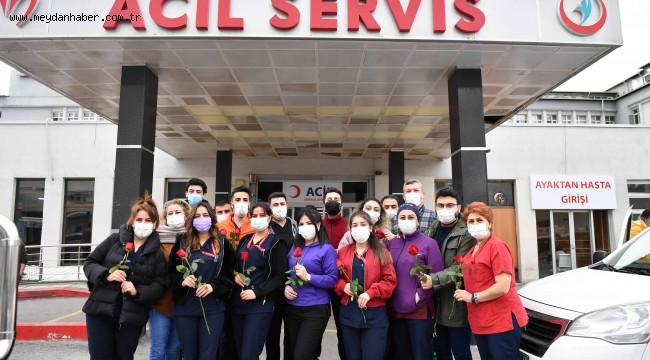 MANSUR YAVAŞ SEVGİLİLER GÜNÜ'NDE HEM SAĞLIK ÇALIŞANLARINI HEM DE ÇİÇEKÇİ ESNAFINI MUTLU ETTİ