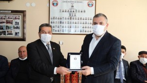 Muhtarlardan Başkan Demirbaş'a Teşekkür Plaketi