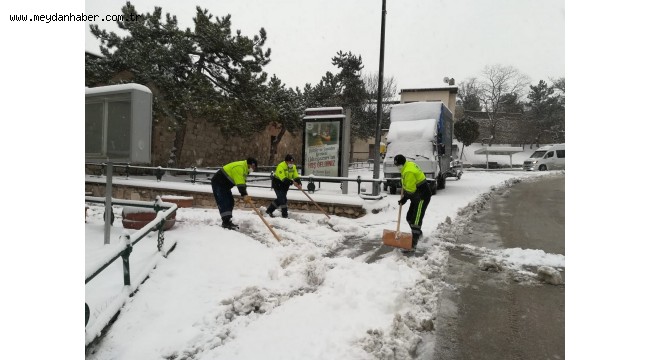 Odunpazarı nda karla mücadele 7/24 sürüyor
