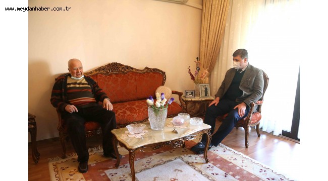 Tugay'dan asırlık çınara ziyaret