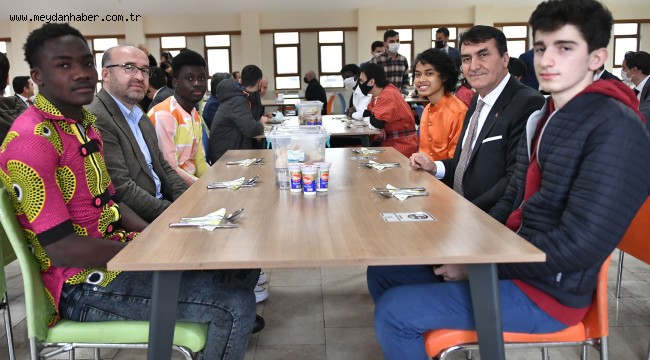 Uluslararası Öğrencilere Başkan Dündar'dan Sertifika