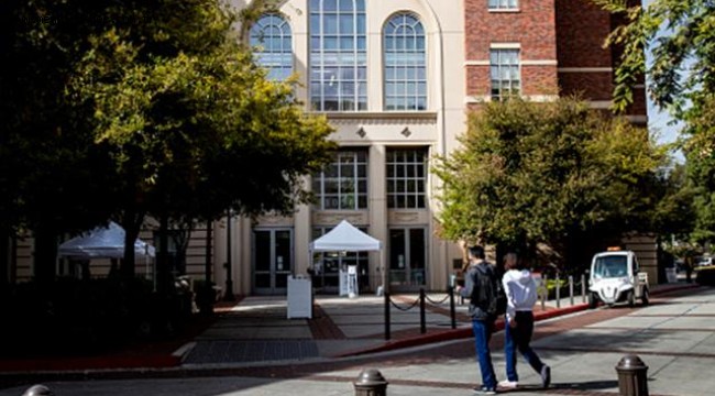 ABD'de bir üniversite 700'den fazla kadına 852 milyon dolar ödeyecek