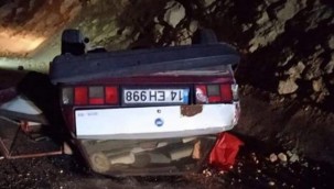 Ankara'da devrilen otomobildeki sürücü öldü, eşi yaralandı