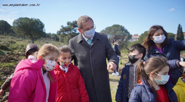 AYVALIK'TA 300 FİDAN TOPRAKLA BULUŞTU