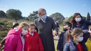 AYVALIK'TA 300 FİDAN TOPRAKLA BULUŞTU
