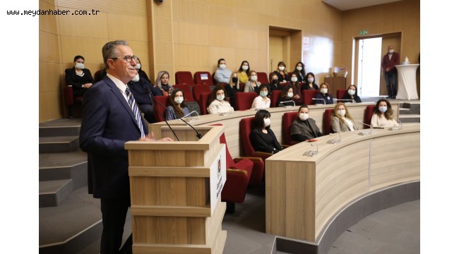 Başkan Arda'dan kadın çalışanlara kitap armağanı