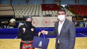 BAŞKAN ÇELİK MUAYTHAİ ANTRENÖRLERİNE BAŞARILAR DİLEDİ