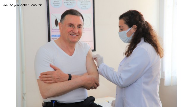 BAŞKAN SAVAŞ İKİNCİ DOZ KORONAVİRÜS AŞISI YAPTIRDI