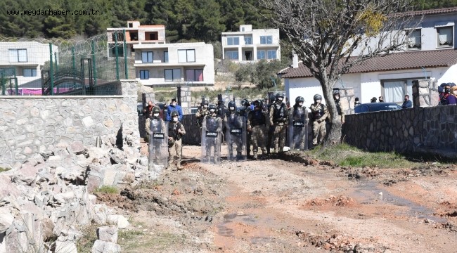 Bornova'da kaçak yapıların yıkımı başladı