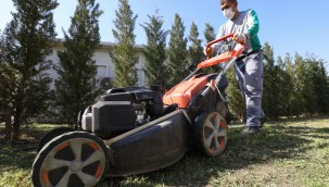 Buca'nın parklarında bahar temizliği