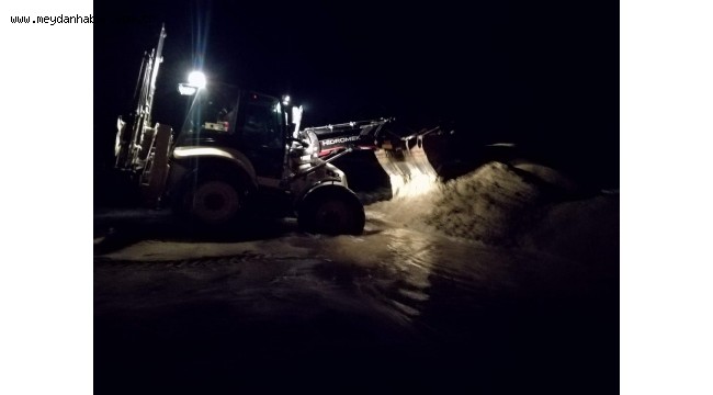 BURHANİYE'DE YAĞMUR EKİBİ SABAHA KADAR NÖBETTE