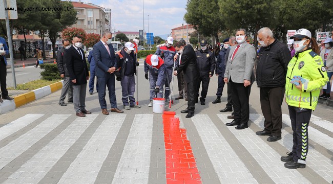 BURHANİYE'DE YAYALAR İÇİN KIRMIZI ÇİZGİ ÇEKİLDİ