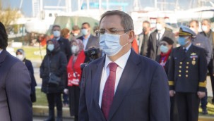 ÇANAKKALE ŞEHİTLERİ İÇİN AYVALIK'TA ANMA TÖRENİ