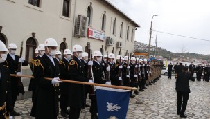 ÇANAKKALE ZAFERİNİN 106.YILDÖNÜMÜ FOÇADA TÖRENLE KUTLANDI