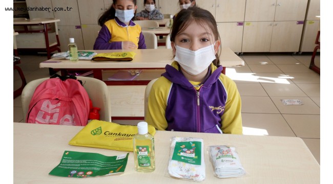 ÇANKAYA BELEDİYESİ 3 GÜNDE OKULLARA 6 BİN 600 HİJYEN SETİ DAĞITTI