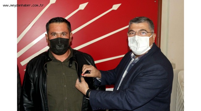 CHP'li Sındır yeni üyelere rozet taktı; "saflarımızı sıklaştırıyoruz"