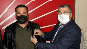 CHP'li Sındır yeni üyelere rozet taktı; "saflarımızı sıklaştırıyoruz"