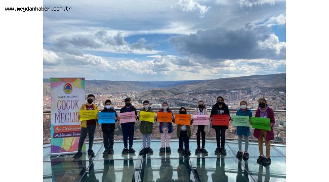 Çocuklar Çankırı'nın Tarihi Mekânlarında Çocuk Şiirleri Okudu