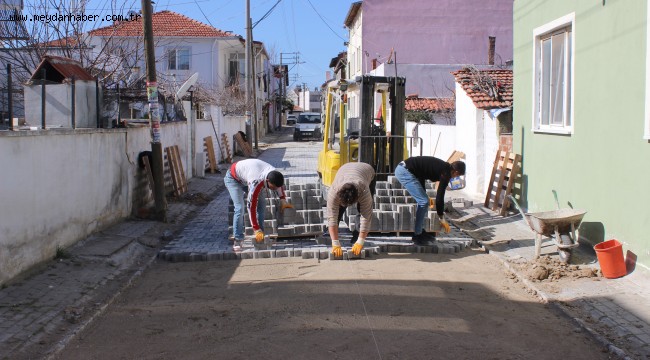 CUMHURİYET MAHALLESİNDE YOLLAR YENİLENİYOR