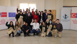 DÜNYANIN MERKEZİNDE SOSYAL HAYATA UYUM PROJESİ