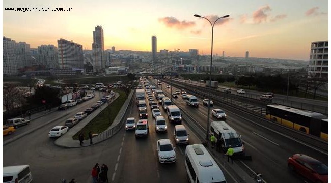 E-5'te kaza: Trafik durma noktasına geldi