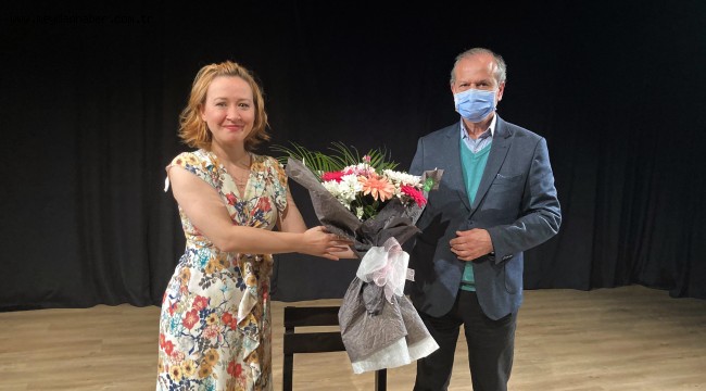 EVİN KOKUSU NEJAT UYGUR SAHNESİ'NE SİNDİ