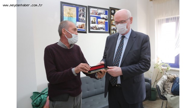 Gazetecilerden Başkan Kurt'a Basın Bürosu teşekkürü