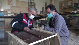 GERİ DÖNÜŞÜMDEN SOKAK HAYVANLARINA YUVALAR YAPILIYOR