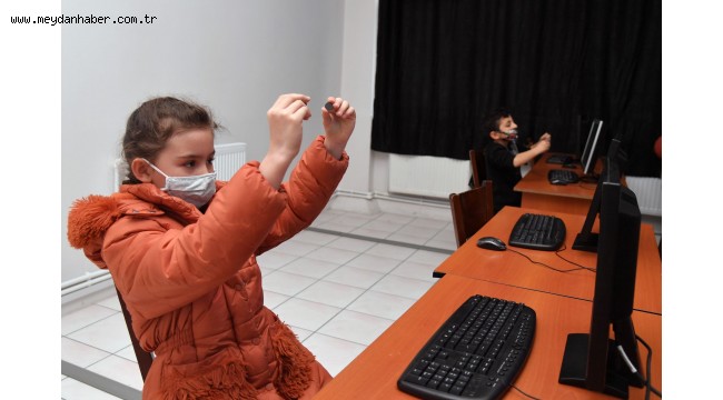 Isparta Belediyesi çocuklara robotik kodlamayı öğretiyor