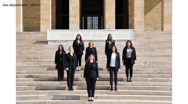 İZİKAD'tan Atatürk'e minnet ziyareti