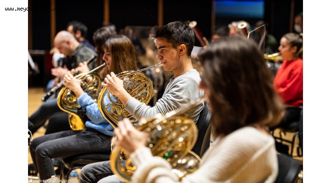 İzmir Büyükşehir Belediyesi sanatçıyla "El Ele"
