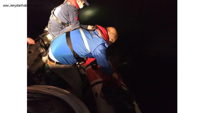 İzmir'de 1 Ton Akivades ve 1 Ton Deniz Patlıcanı Denize İade Edildi