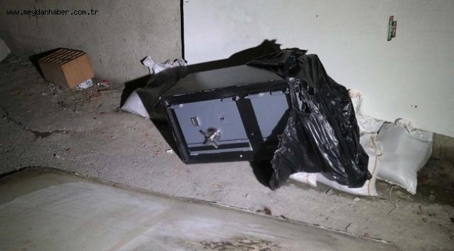 İzmir'de sokakta çelik kasa bulundu