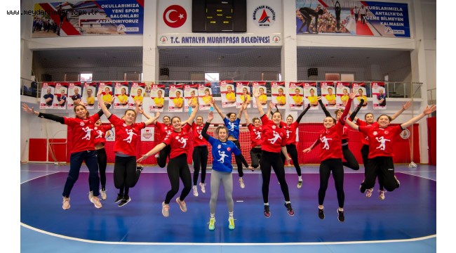 Kaptan dümene geçiyor