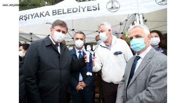 Karşıyaka'da anlamlı etkinlik; Sağlık emekçilerine saygı anıtı açıldı