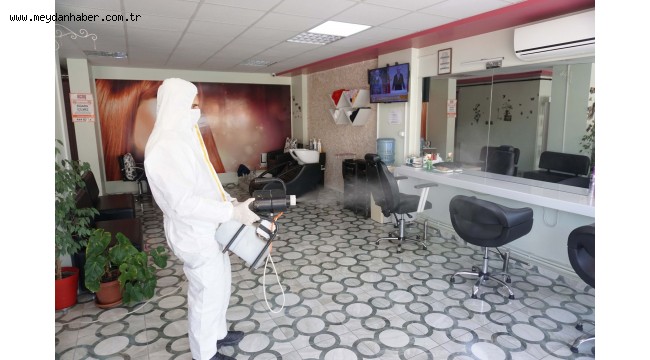 Kemalpaşa'da berber ve kuaförler dezenfekte ediliyor