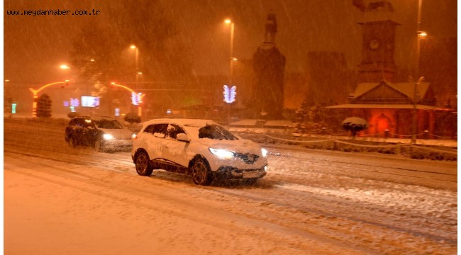 Mart kapıdan baktırdı: Birçok il beyaza büründü