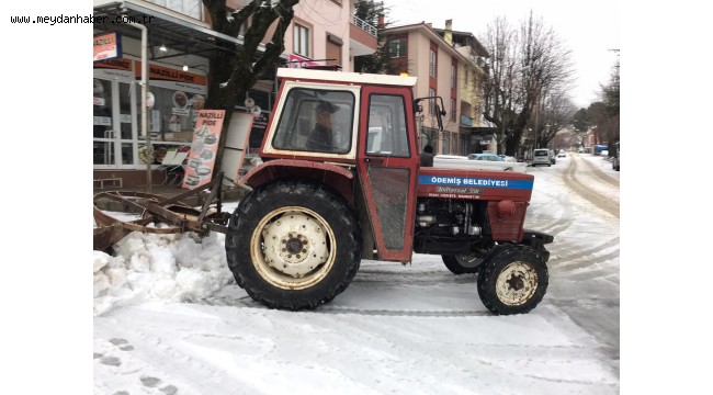 Ödemiş Belediyesi ekipleri kış mücadelesinde