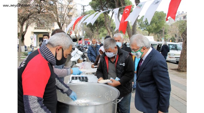 Ödemiş'te şehitler için pilav ikramı