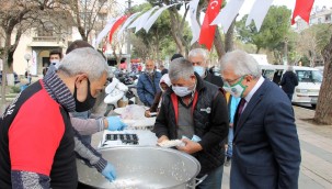 Ödemiş'te şehitler için pilav ikramı