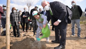 Orman Haftası'nda Menemen'de yüzlerce fidan dikildi