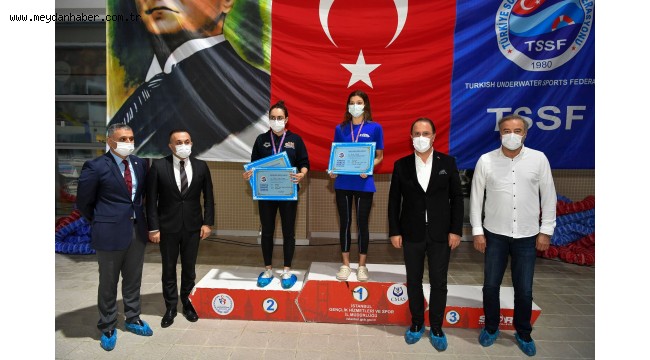 PALETLİ YÜZME ŞAMPİYONASI BEYLİKDÜZÜ'NDE BAŞLADI