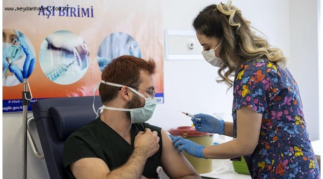 Rehber güncellendi: İki doz aşı olanlara karantina uygulaması kalktı